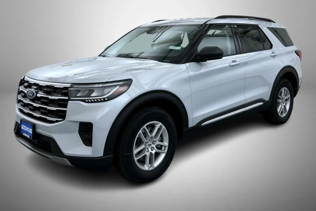 2025 Ford Explorer photo 1