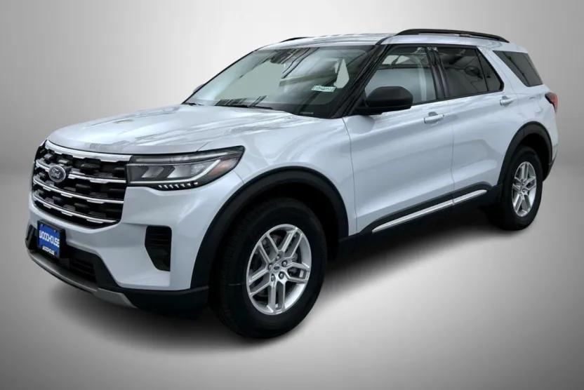 2025 Ford Explorer photo 1