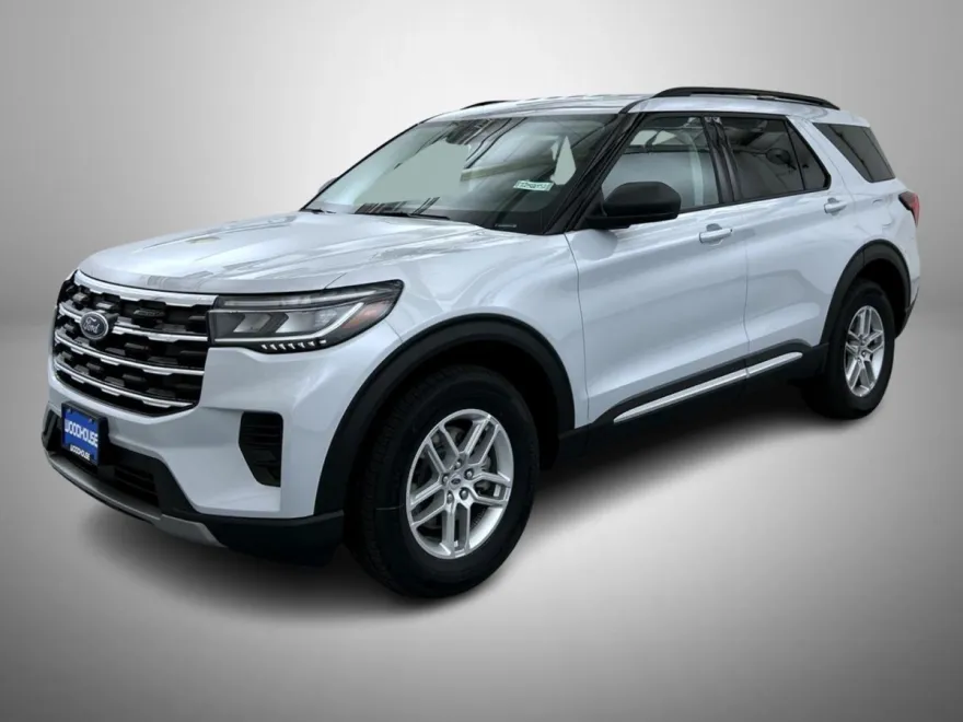 2025 Ford Explorer photo 1