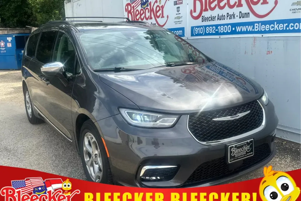 2023 Chrysler Pacifica Limited photo 1