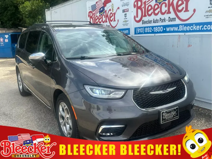 2023 Chrysler Pacifica Limited photo 1