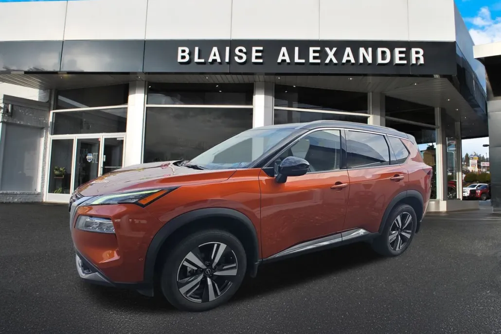 2023 Nissan Rogue SL photo 1