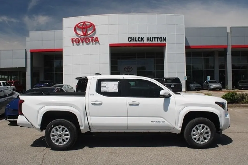 2025 Toyota Tacoma SR5 photo 1