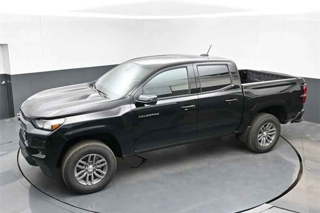 2026 Chevrolet Colorado LT photo 1