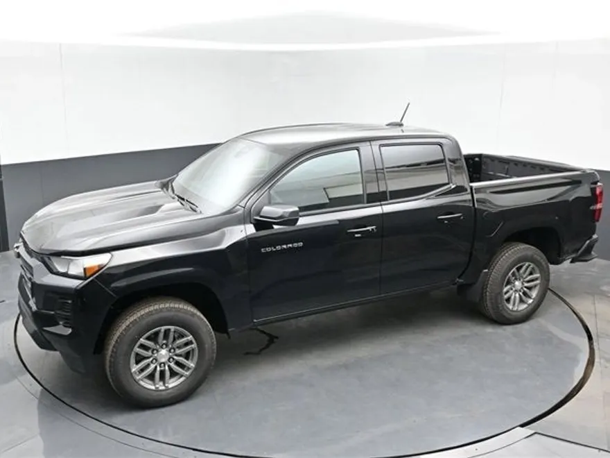 2026 Chevrolet Colorado LT photo 1