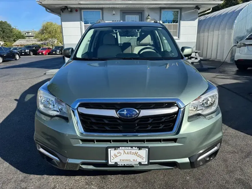 2017 Subaru Forester 2.5i Premium photo 1