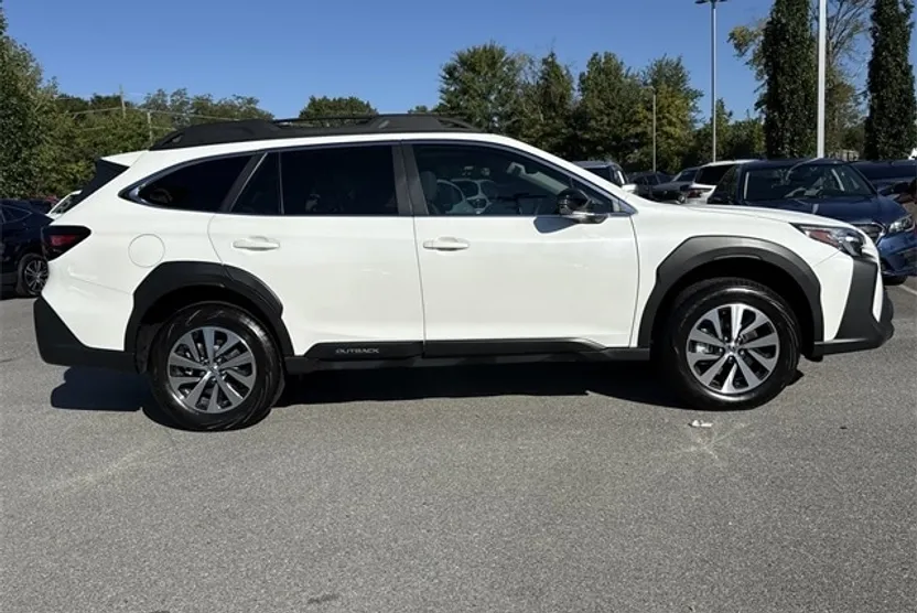 2025 Subaru Outback Premium photo 1