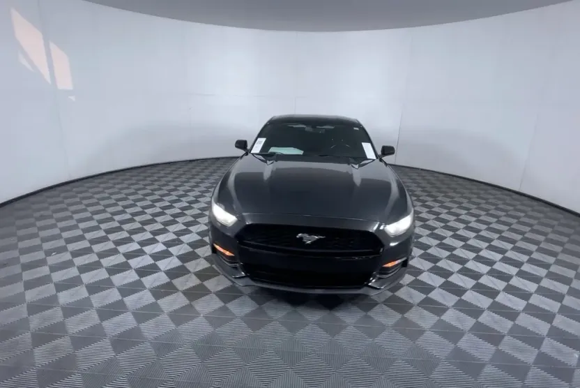 2015 Ford Mustang V6 photo 1