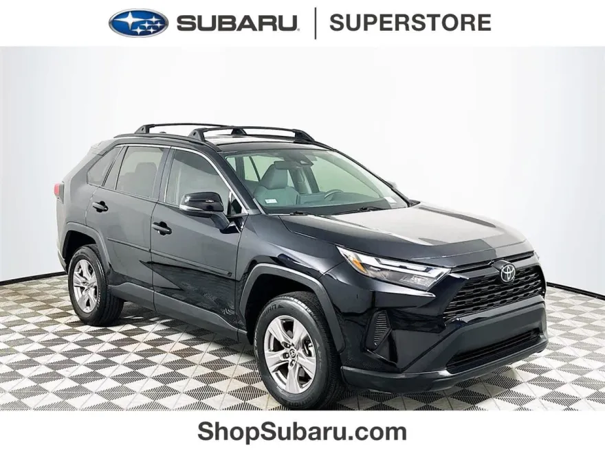 2022 Toyota RAV4 XLE photo 1