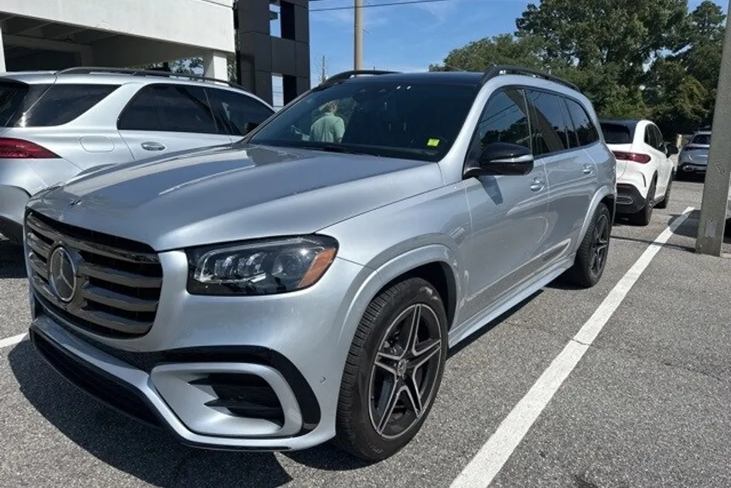 2024 Mercedes Benz GLS 450 4MATIC photo 1