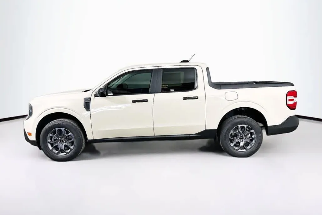2025 Ford Maverick XLT photo 1