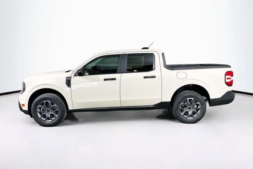 2025 Ford Maverick XLT photo 1