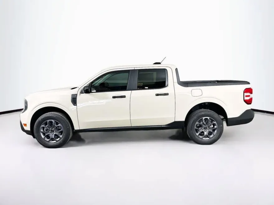 2025 Ford Maverick XLT photo 1