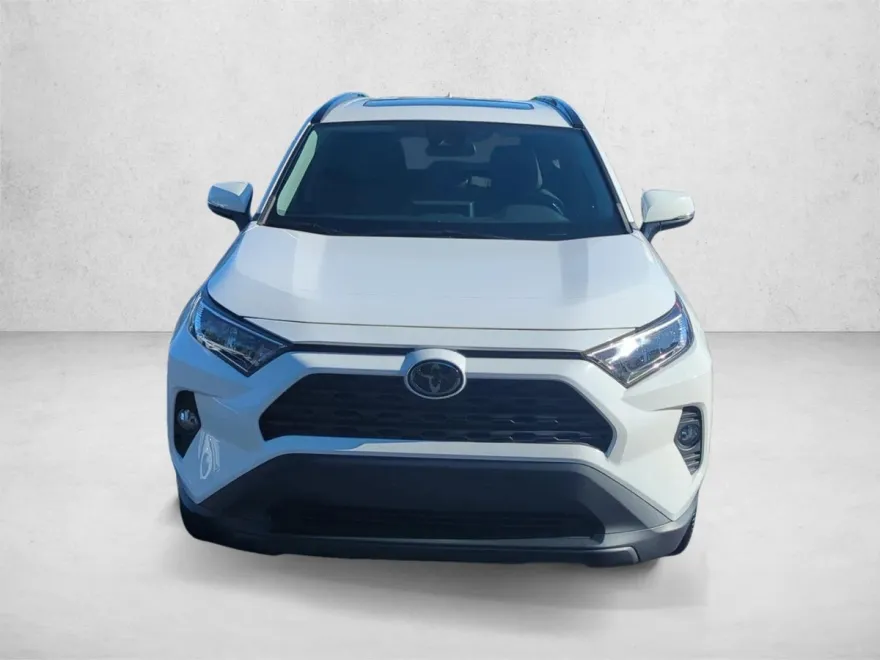 2020 Toyota RAV4 XLE Premium photo 1