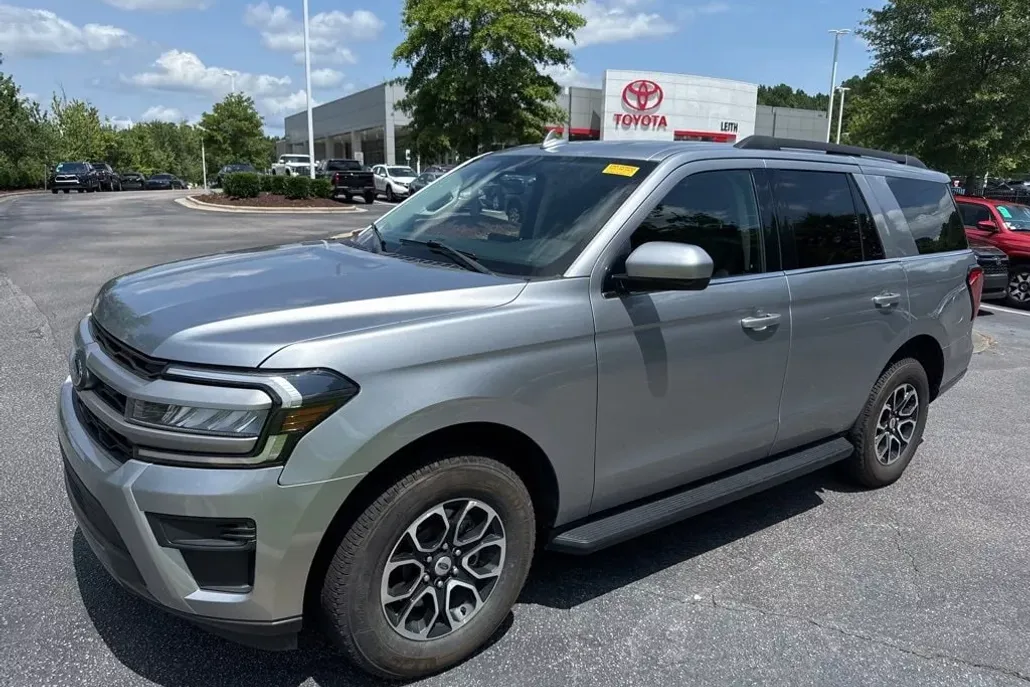 2022 Ford Expedition XLT photo 1