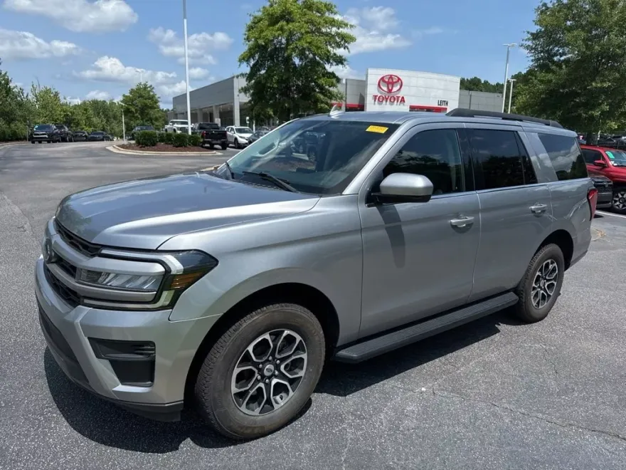 2022 Ford Expedition XLT photo 1