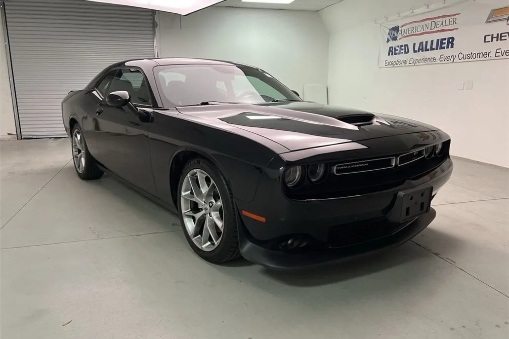 2022 Dodge Challenger GT photo 1