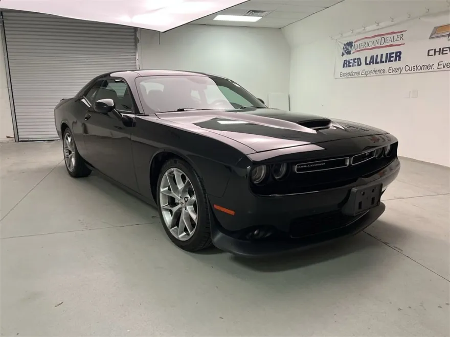 2022 Dodge Challenger GT photo 1