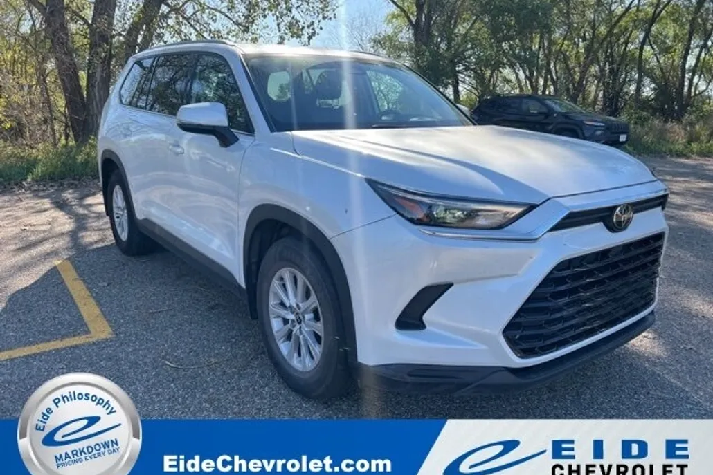 2024 Toyota Grand Highlander XLE photo 1