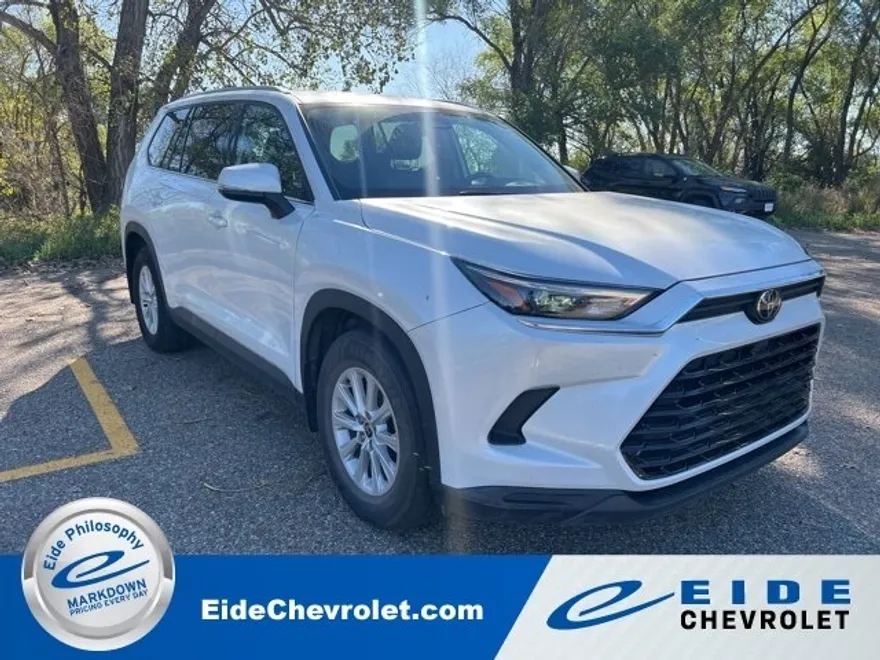 2024 Toyota Grand Highlander XLE photo 1