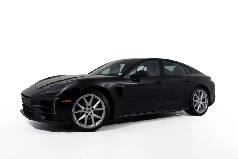 2025 Porsche Panamera 4 photo 1