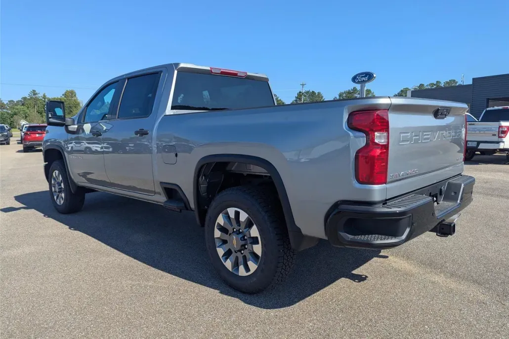 2026 Chevrolet Silverado 2500HD Custom photo 1