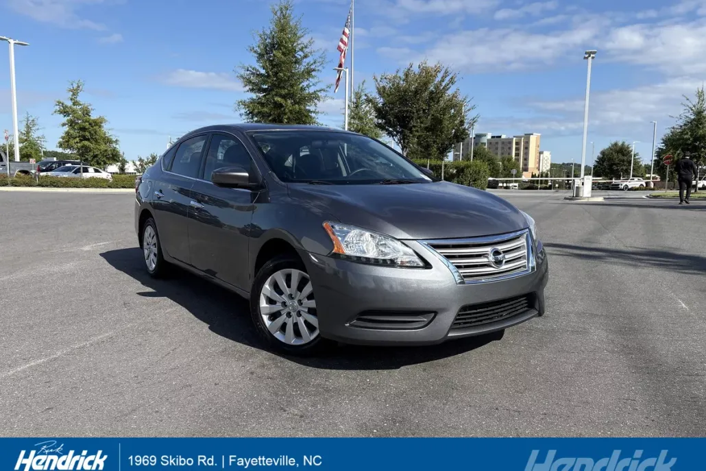 2015 Nissan Sentra S photo 1