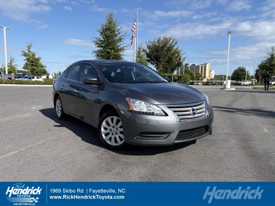 2015 Nissan Sentra S photo 1