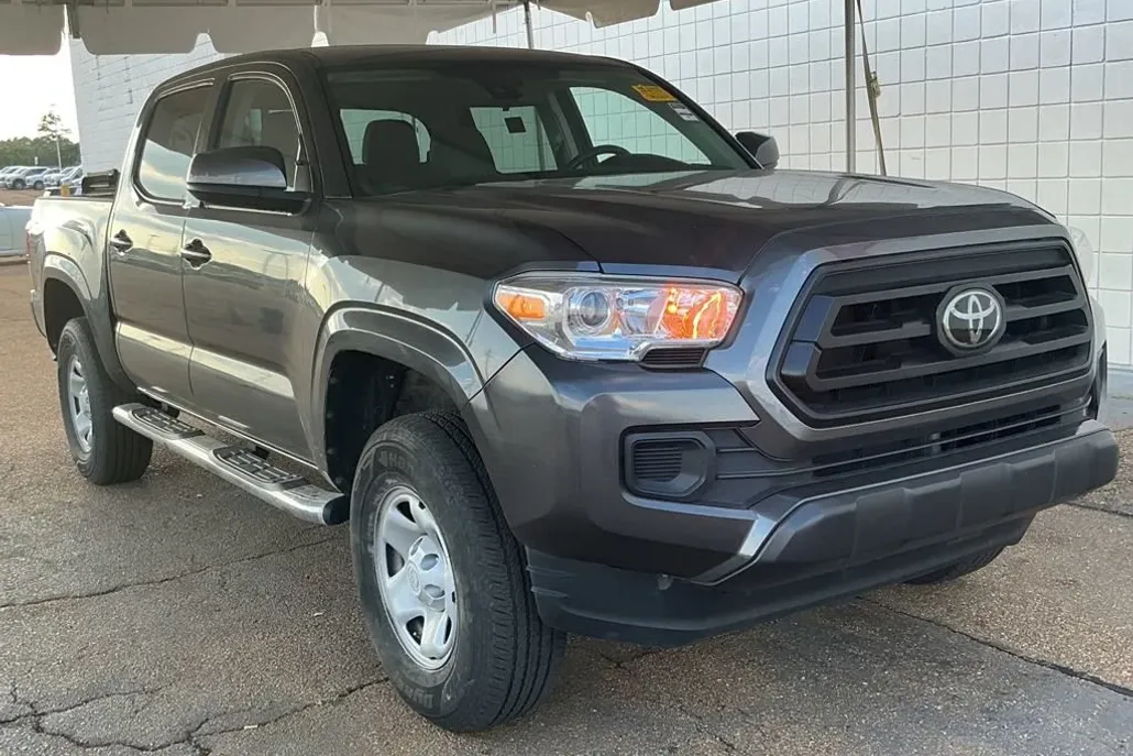 2022 Toyota Tacoma SR V6 photo 1