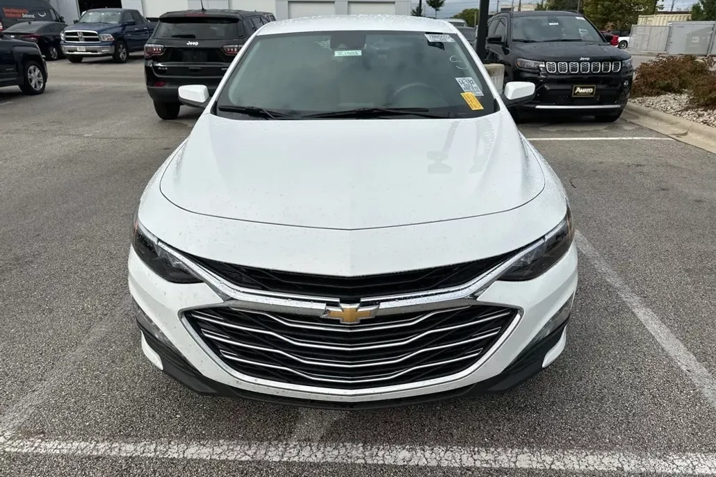 2024 Chevrolet Malibu 1LT photo 1
