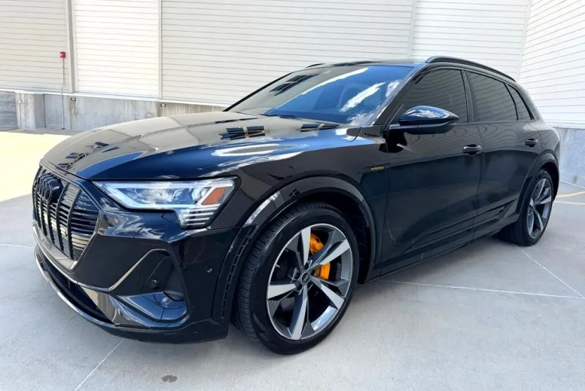 2022 Audi e-tron Premium Plus photo 1