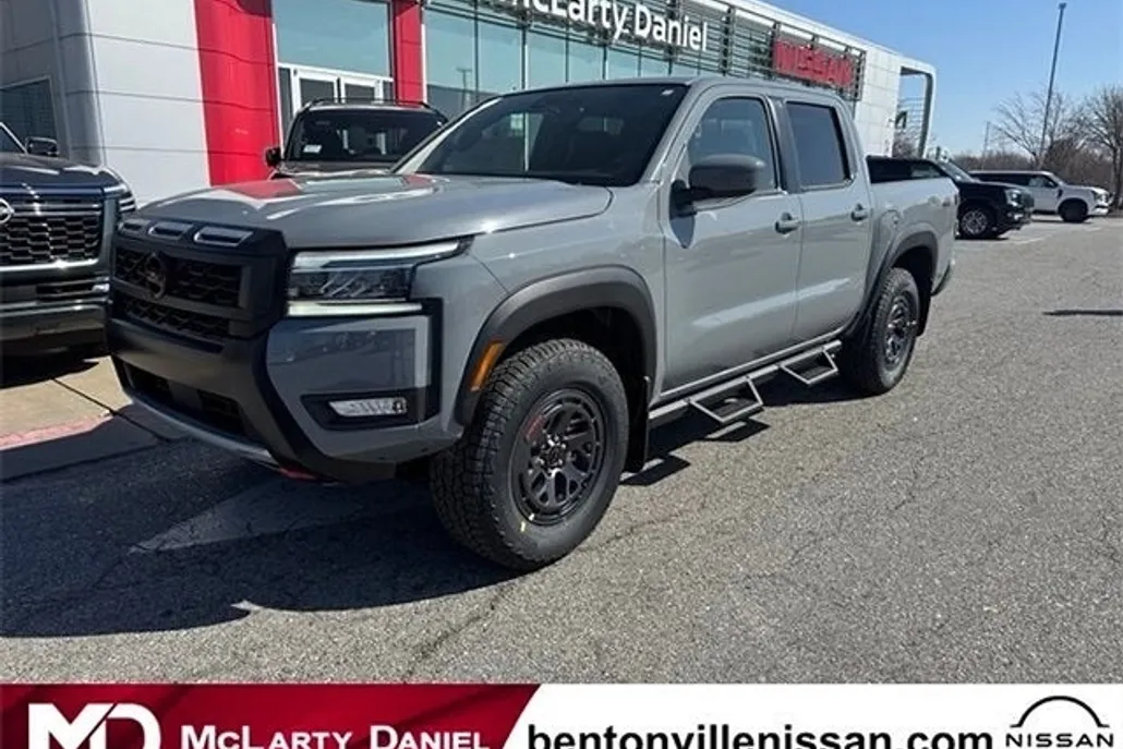 2025 Nissan Frontier Crew Cab PRO-4X photo 1
