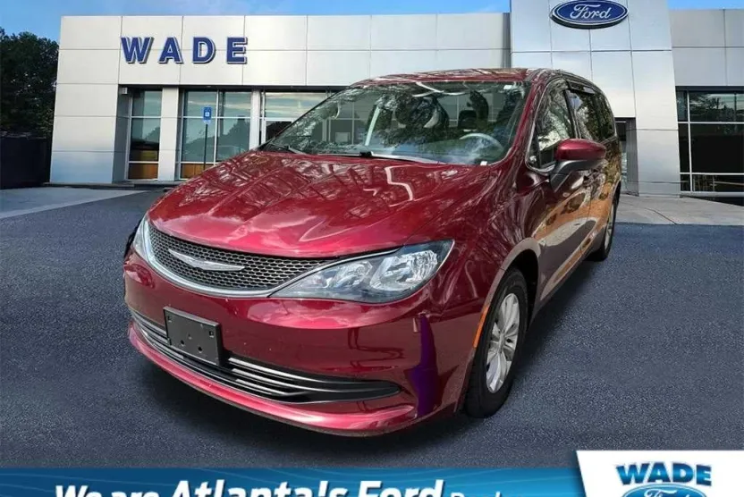 2017 Chrysler Pacifica Touring photo 1