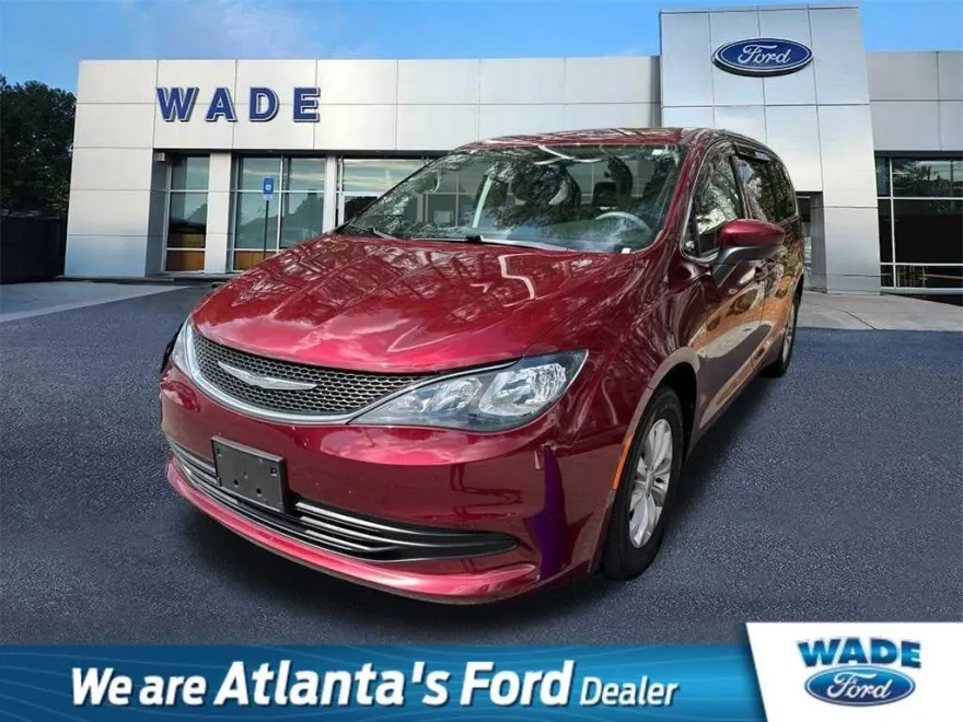 2017 Chrysler Pacifica Touring photo 1