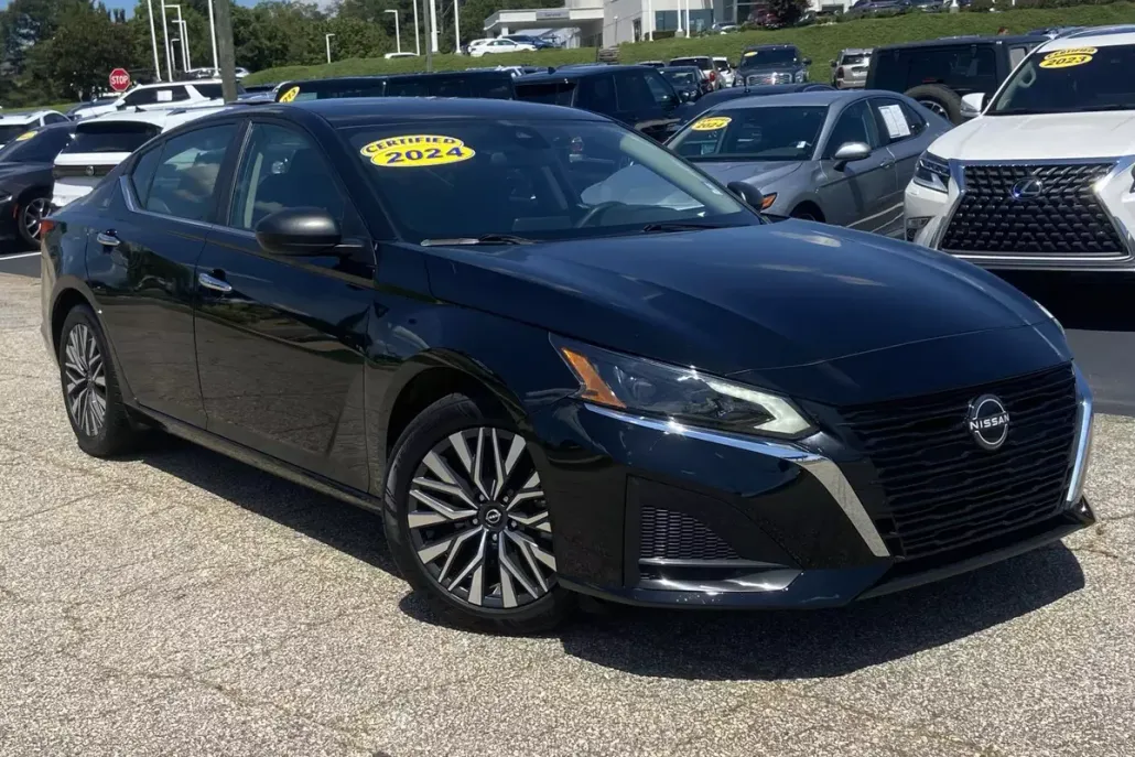 2024 Nissan Altima 2.5 SV photo 1