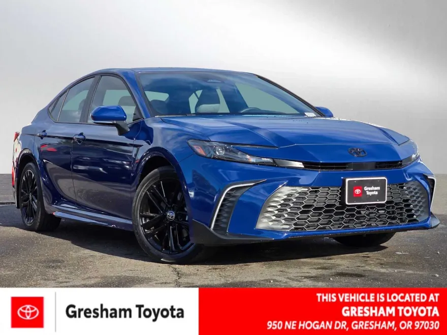 2025 Toyota Camry SE photo 1