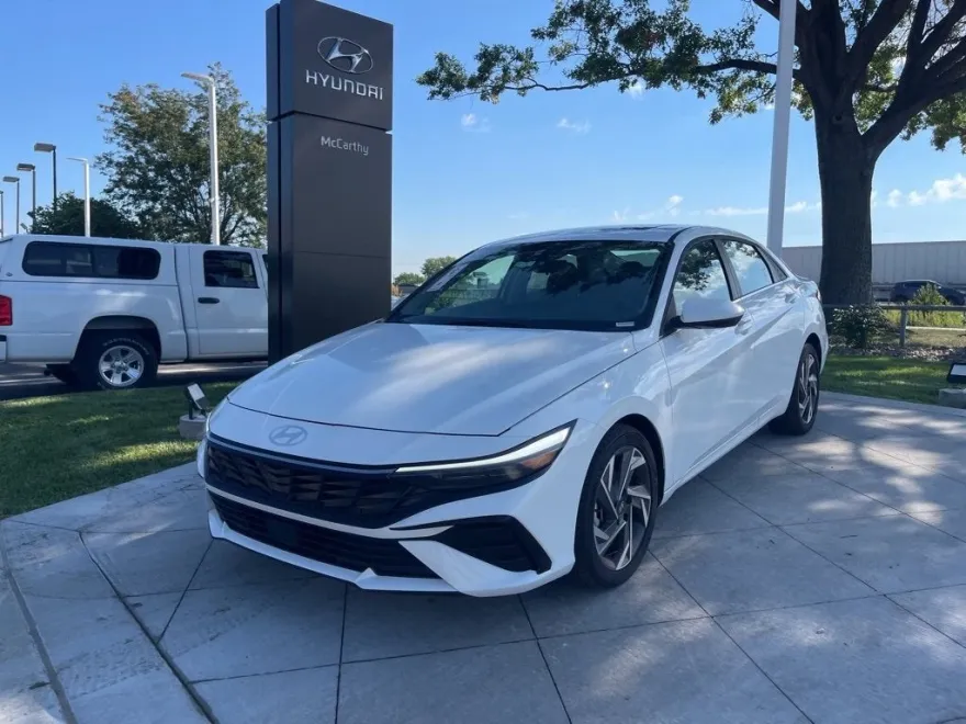 2025 Hyundai Elantra SEL Convenience photo 1