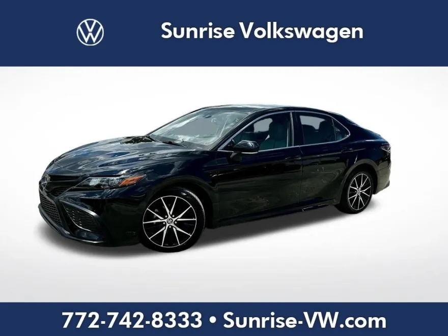 2023 Toyota Camry SE photo 1
