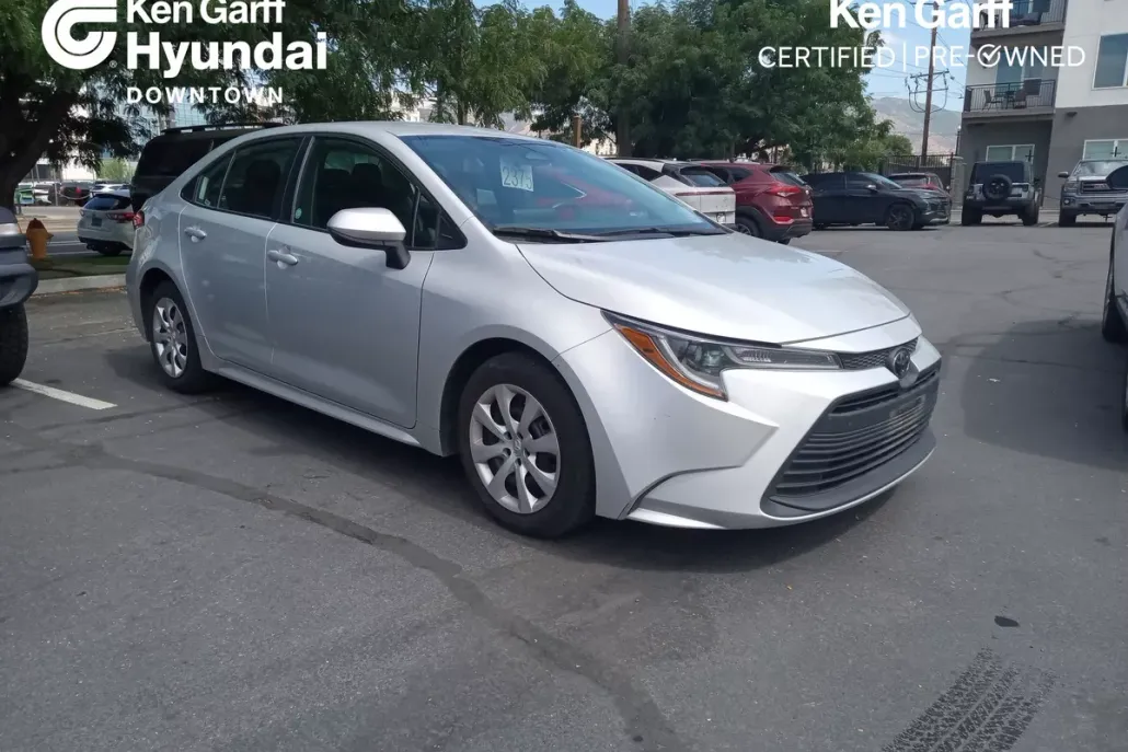 2024 Toyota Corolla LE photo 1
