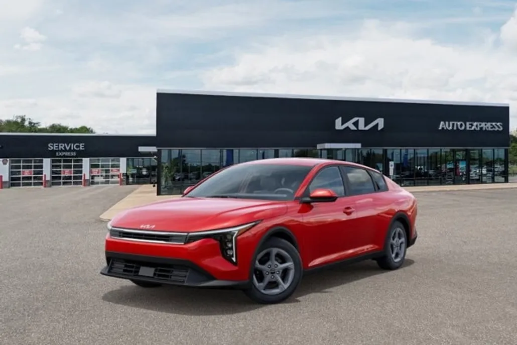2025 Kia K4 LXS photo 1