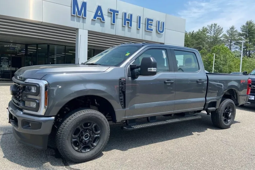 2025 Ford F-350 XL photo 1