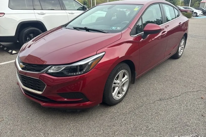 2018 Chevrolet Cruze LT photo 1