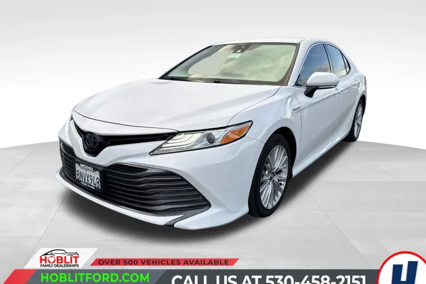 2020 Toyota Camry Hybrid XLE photo 1