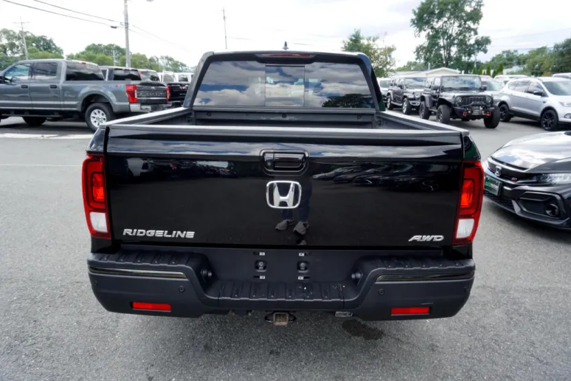 2019 Honda Ridgeline Black Edition photo 1