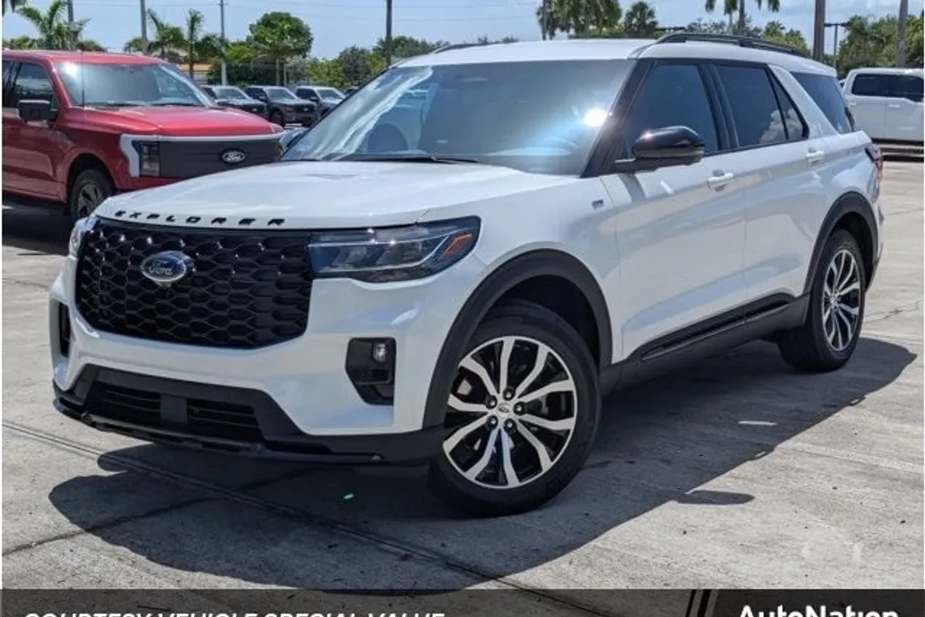 2025 Ford Explorer ST-Line photo 1