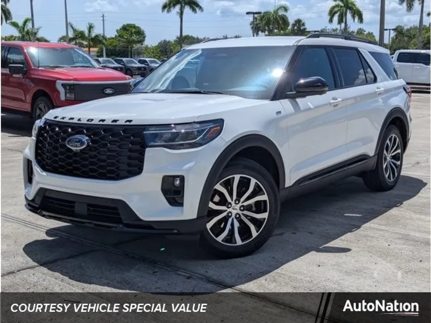 2025 Ford Explorer ST-Line photo 1