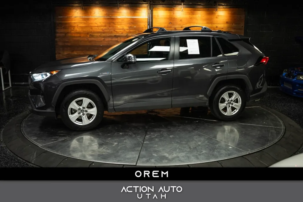 2019 Toyota RAV4 Hybrid XLE photo 1