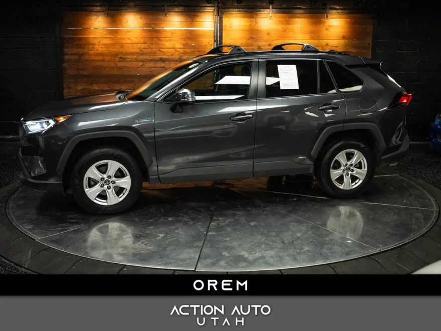 2019 Toyota RAV4 Hybrid XLE photo 1