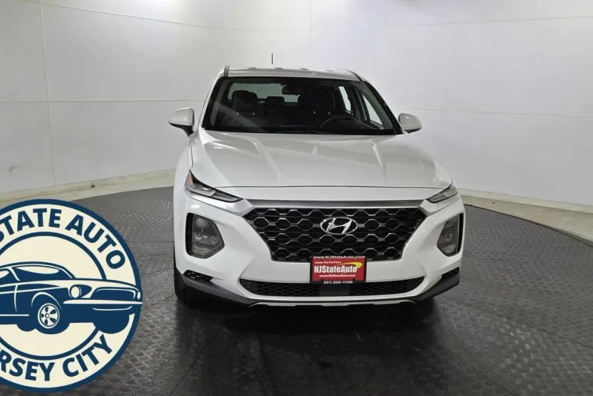 2019 Hyundai Santa Fe SE photo 1