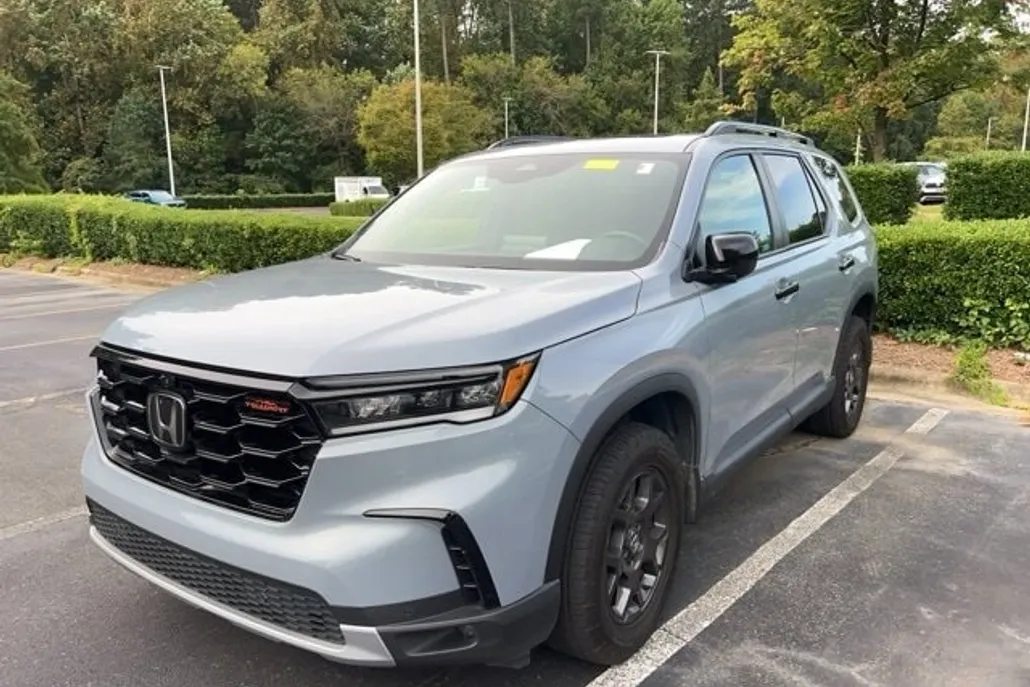 2023 Honda Pilot TrailSport photo 1